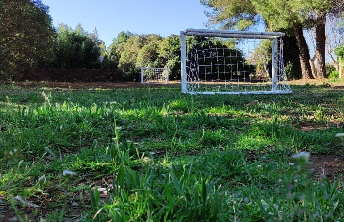 superbe gîte d'entressen dans mas en campagne avec piscine et espace de jeux extérieurs pour les enfants et terrain de pétanque Exterior foto