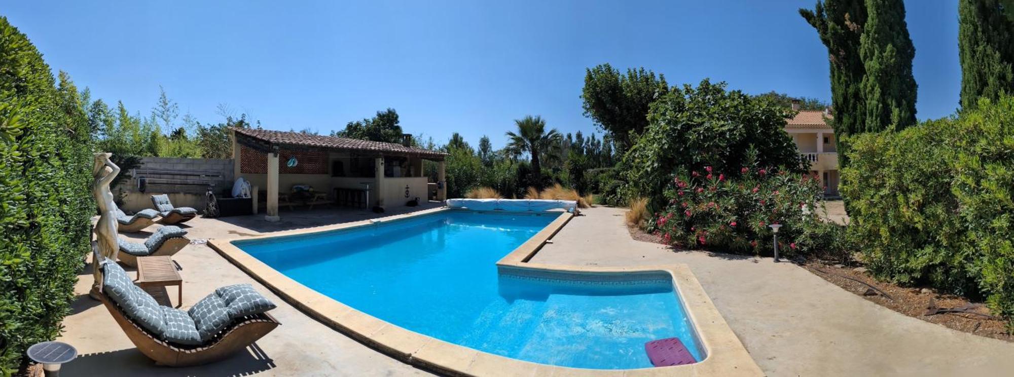 superbe gîte d'entressen dans mas en campagne avec piscine et espace de jeux extérieurs pour les enfants et terrain de pétanque Exterior foto